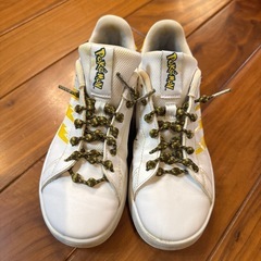 adidasポケモンスニーカー21.5子供用アディダスの画像