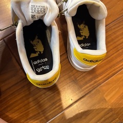 adidasポケモンスニーカー21.5子供用アディダスの画像