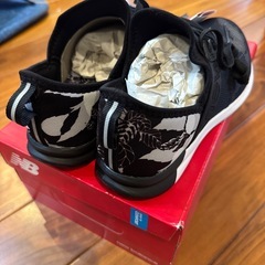New Balance Nergize ブラック スニーカー未使用24.5の画像