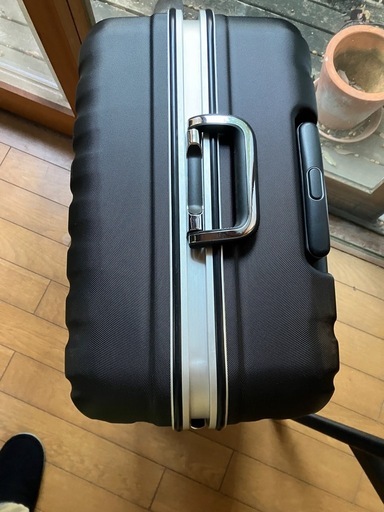 【美品】大容量スーツケース7泊以上2枚仕切り TSロック90L 黒 美品】大容量スーツケース7泊以上2枚仕切り TSロック90L 黒