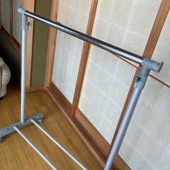 ハンガーラックの画像