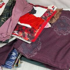 はぎれ 大量まとめて 総重量14㌔位 リメイク素材 パッチワーク 和服 プラケース入りの画像