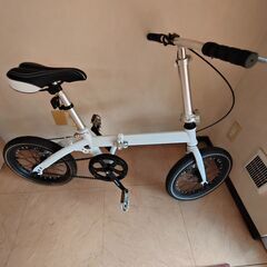 折り畳み自転車の画像