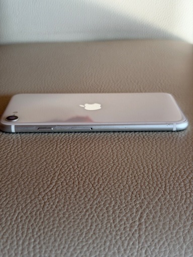 Apple iPhone SE3 128GB（第3世代）スターライト