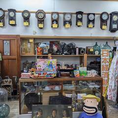 ●昭和レトロ 公衆電話の台 赤いダイヤル式電話用 自動車学校の看板付きの画像