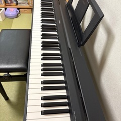 ヤマハの電子ピアノ一式とフットスイッチの画像