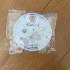 ピアス　ブレスレットの画像