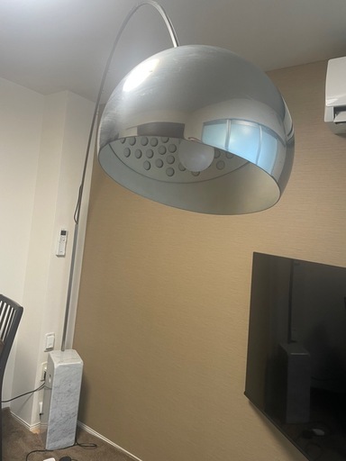 FLOS フロス アルコランプ (みちょるん) 川西の照明器具の中古あげます