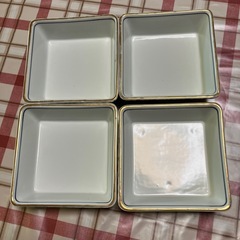 説明読んでください　四角いお皿四セットの画像