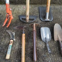 (取引中) 農具(くわ、高枝はさみ他)の画像