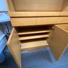 ナチュラルウッド食器棚 ガラス扉付き　矢木工作所の画像