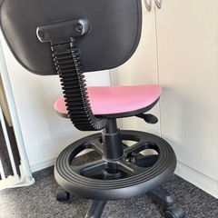 キャスター付きチェア
の画像