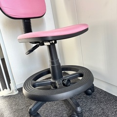 キャスター付きチェア
の画像