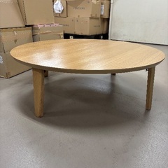 4人用テーブルの画像