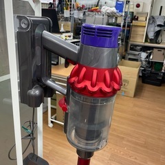☆ドリーム荒牧店☆ジモティー割引有☆【クリーニング済】ダイソン/コードレスクリーナー/SV12/充電スタンド付/中古品の画像