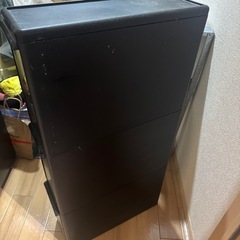 プラスチック収納ケース、棚の画像