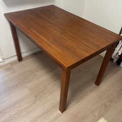 ダイニングテーブルの画像