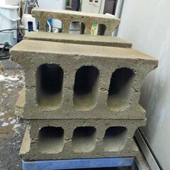 【年末年始営業のお知らせ】12月29日～1月4日までお休みとさせていただきます△ コンクリートブロック 7点おまとめ 大多め 汚れ、欠けありの画像