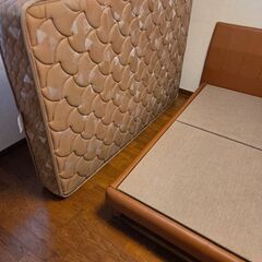 フランスベッド製　セミダブルマットレス + ベッドフレームの画像