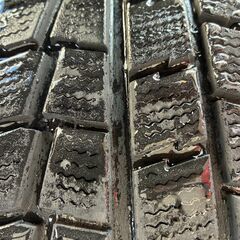 差し上げます　０円　　スタッドレスタイヤ　215/55R17 　 4本の画像