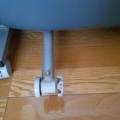 折りたたみ式コロ付き簡易ベットの画像