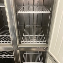 大型4ドア業務用冷凍冷蔵庫の画像