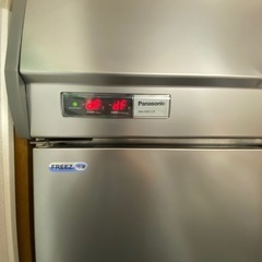 大型4ドア業務用冷凍冷蔵庫の画像