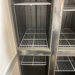 大型4ドア業務用冷凍冷蔵庫の画像