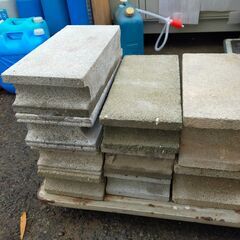 【年末年始営業のお知らせ】12月29日～1月4日までお休みとさせていただきます△ D コンクリートブロック 9点おまとめ 汚れ、欠けありの画像