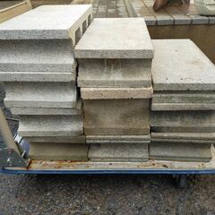 【年末年始営業のお知らせ】12月29日～1月4日までお休みとさせていただきます△ E コンクリートブロック 10点おまとめ 汚れ、欠けありの画像