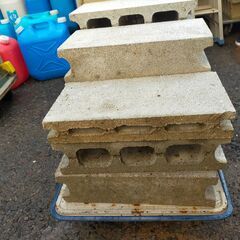 【年末年始営業のお知らせ】12月29日～1月4日までお休みとさせていただきます△ E コンクリートブロック 10点おまとめ 汚れ、欠けありの画像