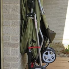 美品ドッグカート。マンション住まいやシニア犬・小型犬複数飼育している愛犬家にお勧め、とても便利なドッグカートです。マットは洗濯済、その他部分は掃除、消臭＆除菌処理しています。の画像