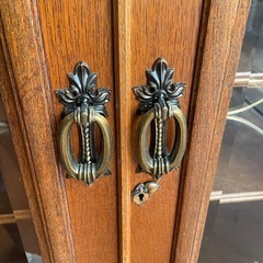 karimoku / カリモク コロニアル サイドボード　当時物 キャビネット 飾り棚 カリモク コロニアル アンティークの画像