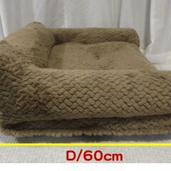 美品ドッグベッド/。カバー洗濯済み・消臭＆除菌処理しています。約半年前購入Costco製。の画像