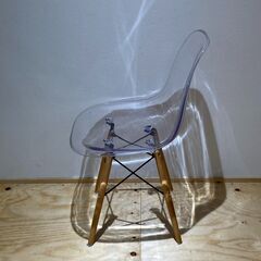 イームズチェア ダイニングチェア クリア 木足 透明 デザイナーズチェア★S3565Aの画像