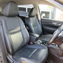 日産　エクストレイル　２０Ｘ　エマージェンシーブレーキパッケージ★1年保証★ロードサービス付　４ＷＤ　社外ＳＤナビ　地デジ　Ｂｌｕｅｔｏｏｔｈ　ＥＴＣ　前席シートヒーター　ハーフレザーシート　アイドリングストップ　インテリキー　オートエアコン　オートライト　ＬＥＤヘッド　純正１７ＡＷの画像