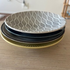 ニトリの軽いお皿　4枚の画像