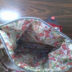 【ハンドメイド】ネコ柄ショルダーポーチ（赤）の画像