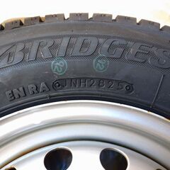 新品スタッドレスタイヤ中古鉄ホイール付 25年28週ブリヂストンｗ300 145/80R12 軽トラ・軽バン　の画像