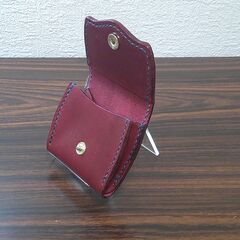 【ハンドメイド】ボタン付き小銭入れ（赤）の画像