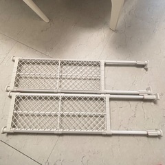 ニトリ★メッシュ突っ張り棚　奥行き約25.5㎝×2セットの画像