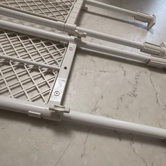 ニトリ★メッシュ突っ張り棚　奥行き約25.5㎝×2セットの画像