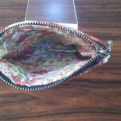 【ハンドメイド】ネコ柄ファスナー付きミニポーチ（赤）の画像