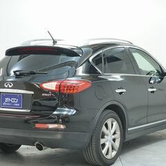 スカイラインの血統、次のカタチ。いつもの道を、少し誇らしく。日産 スカイライン　クロスオーバー 　３７０ＧＴの画像