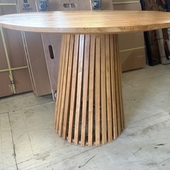 ダイニングテーブルの画像