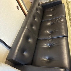 問い合わせ殺到で受付中止しました❗️ローソファ(ブラック)レーザー革❗️の画像
