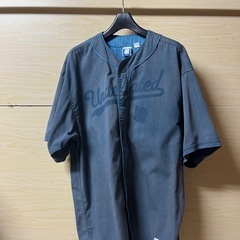 Undefeatedベースボールシャツの画像
