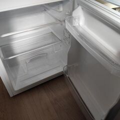 冷蔵庫と物干し　の画像