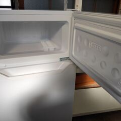 冷蔵庫と物干し　の画像