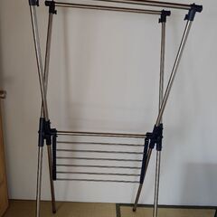 冷蔵庫と物干し　の画像